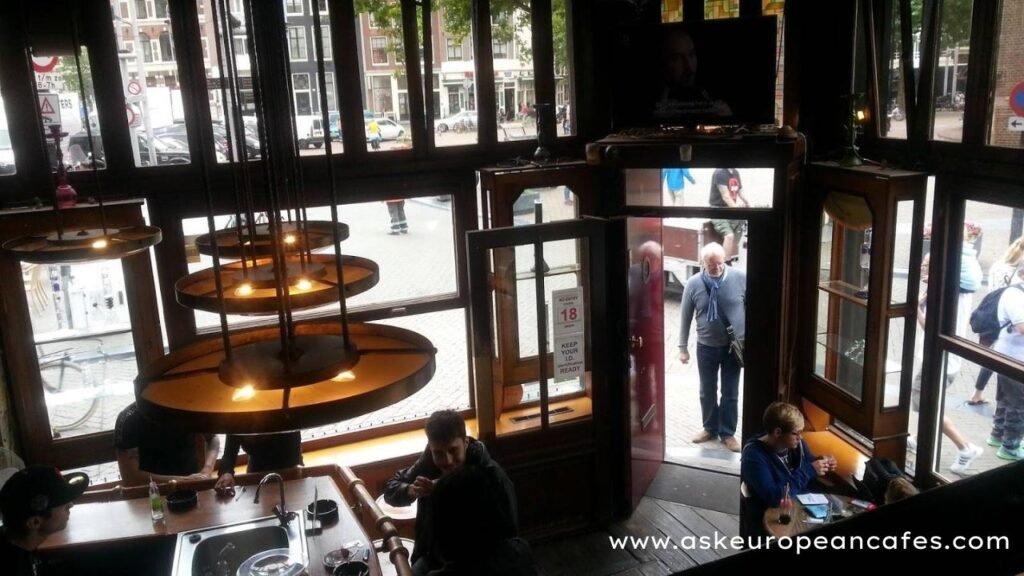 Coffeeshop The 4 Floors